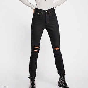 Levi’s 501 Skinny Jeans in Black Listed